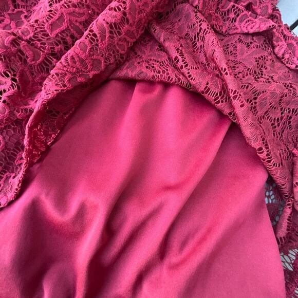 Adam Levine Girls XS, (4-5) Maroon lace pull on, short sleeves, full skirt - Picture 6 of 7